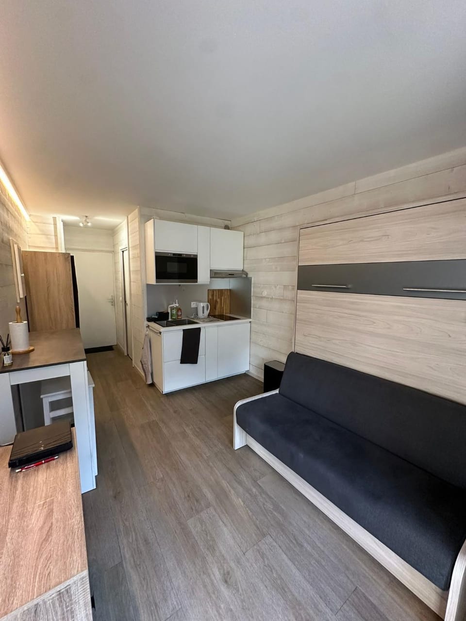 Kitchen or kitchenette, Seating area