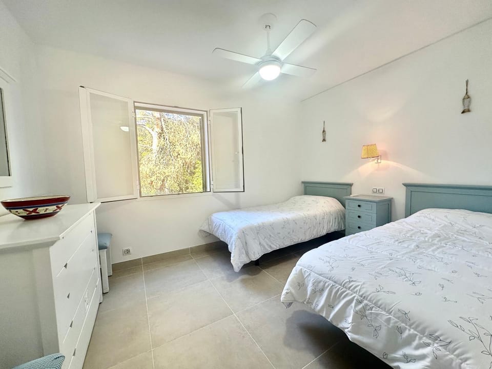 Property building, Living room, Bedroom