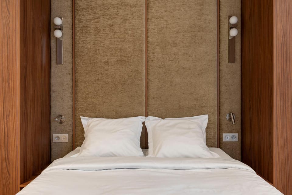 Bed, Decorative detail, Bedroom, wardrobe