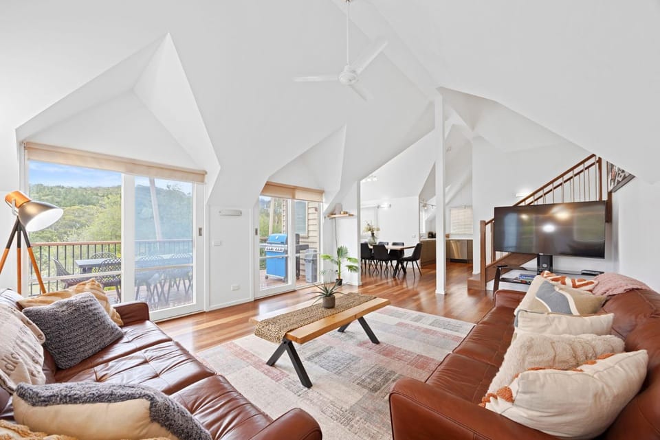 Jarrah Lodge - Sleeps 10 - Merrijig House in Merrijig
