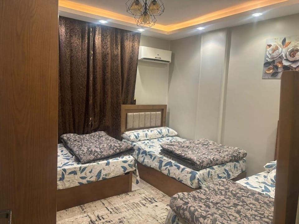 شقة راقية المهندسين ش جامعة الدول Apartment in Egypt