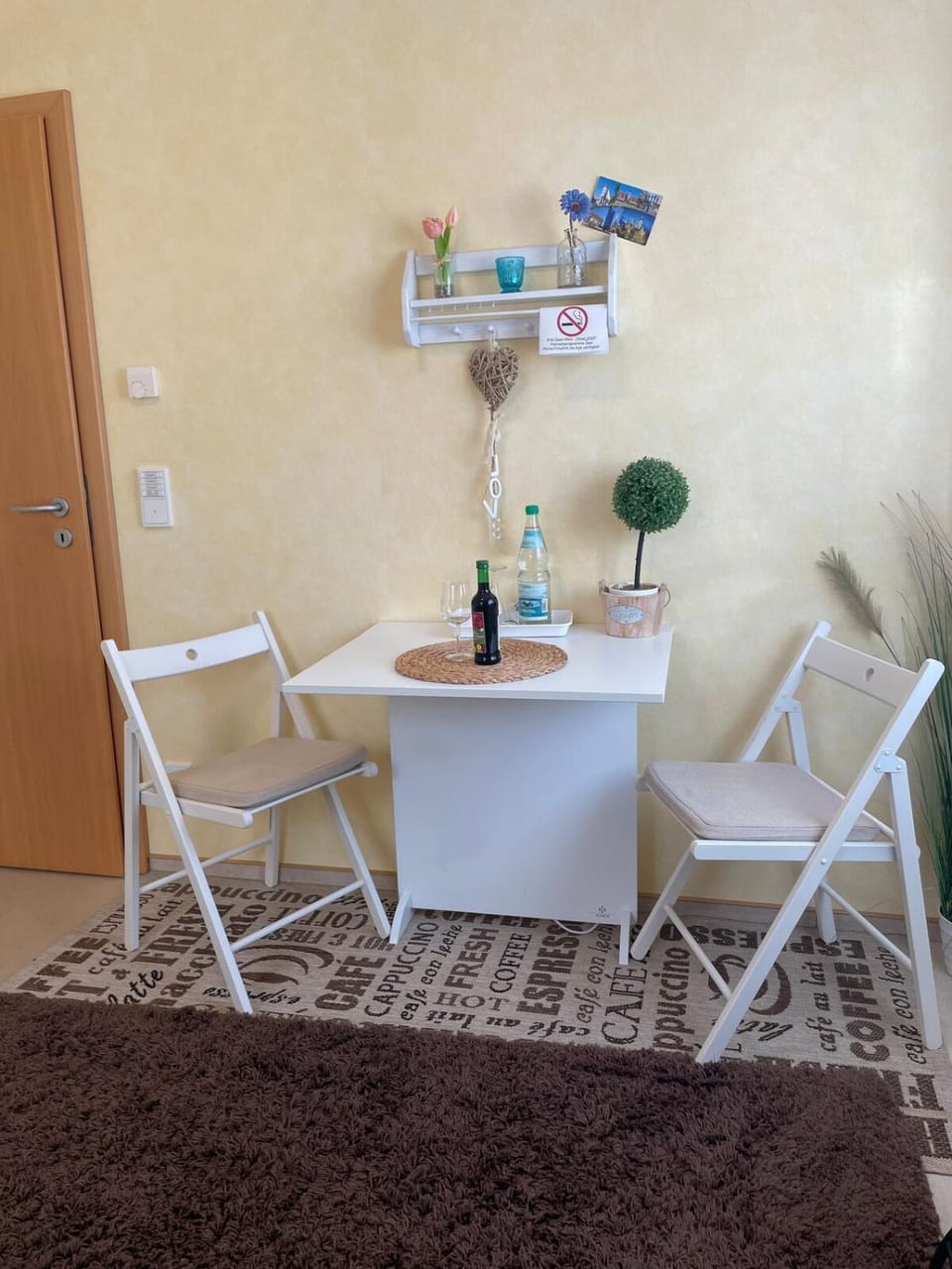 Seating area, Dining area
