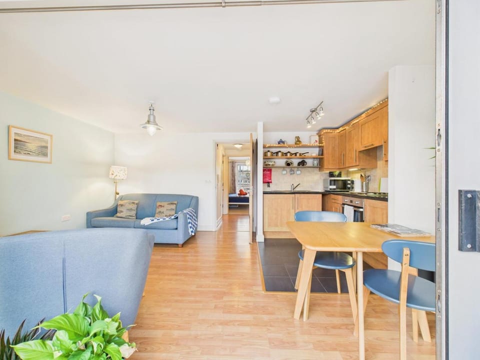 Kitchen or kitchenette, Living room, Seating area, Dining area, stove