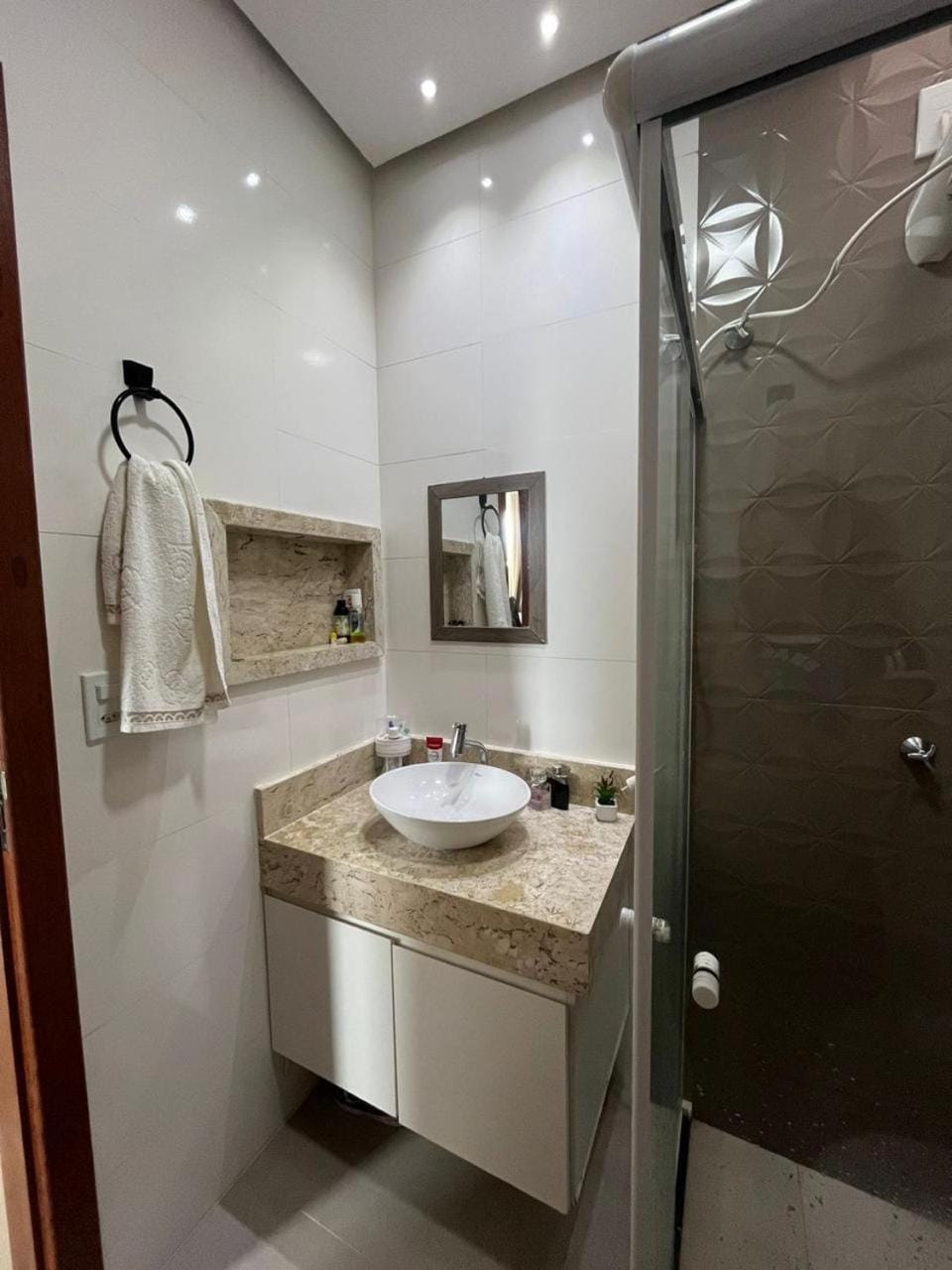 Shower, Bathroom, towels