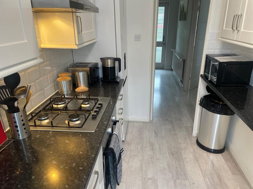 3 Bedroom House Kingston upon Thames House in Kingston upon Thames