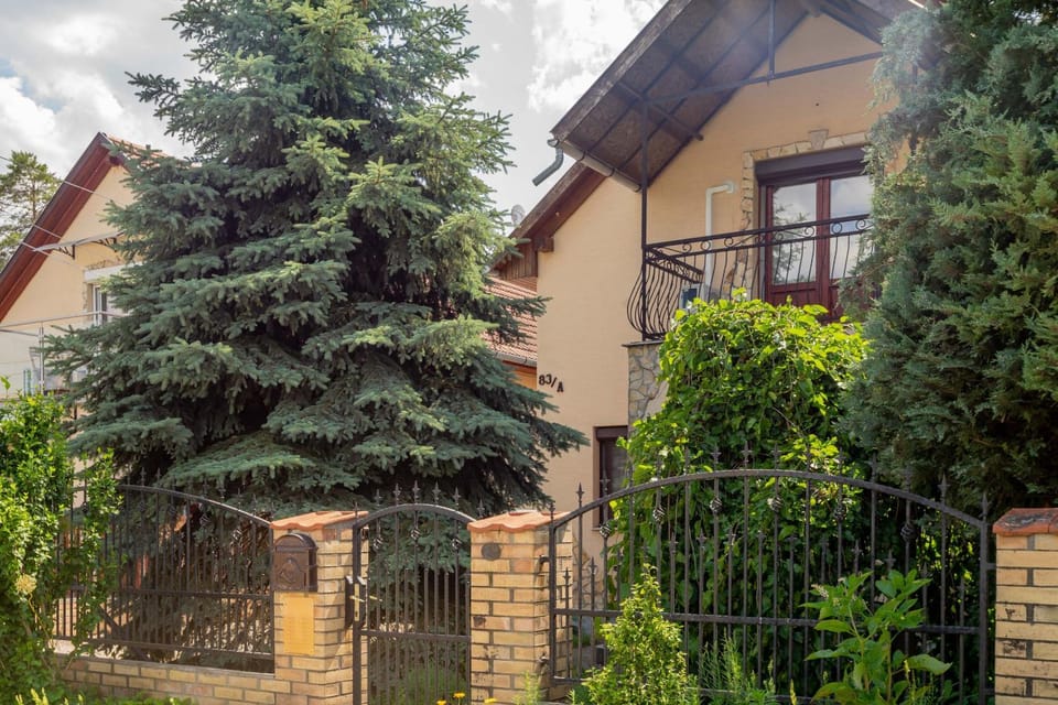 Karnevál Vendégház House in Hungary