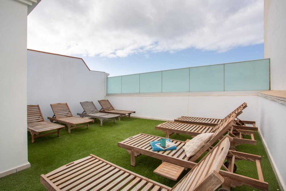 Property building, Balcony/Terrace, Living room