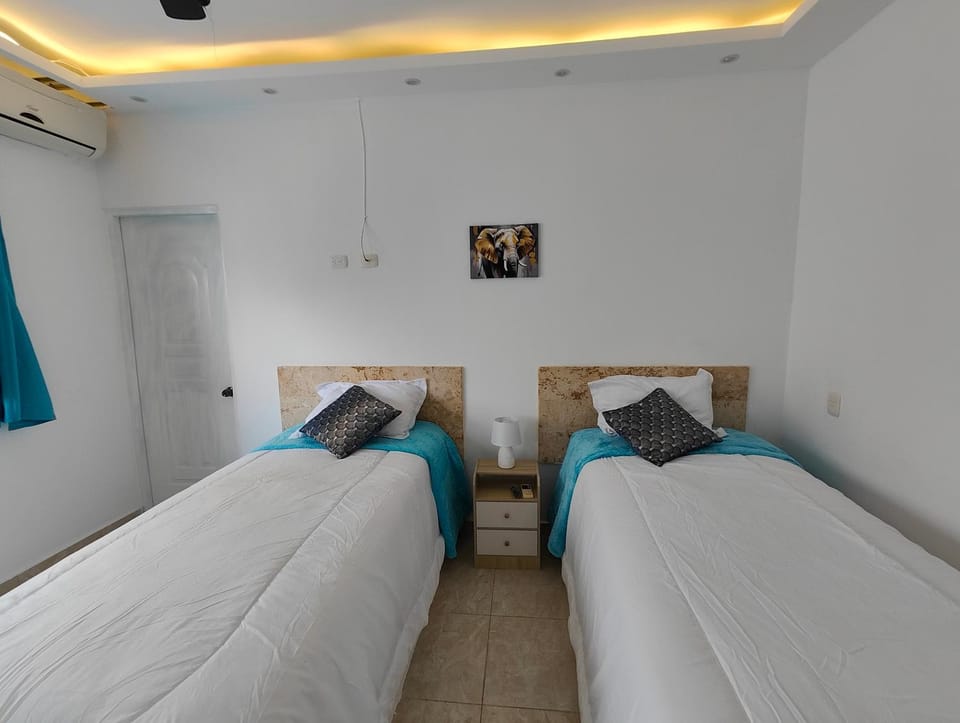 Azure Breeze Hotel Hotel in Los Melones
