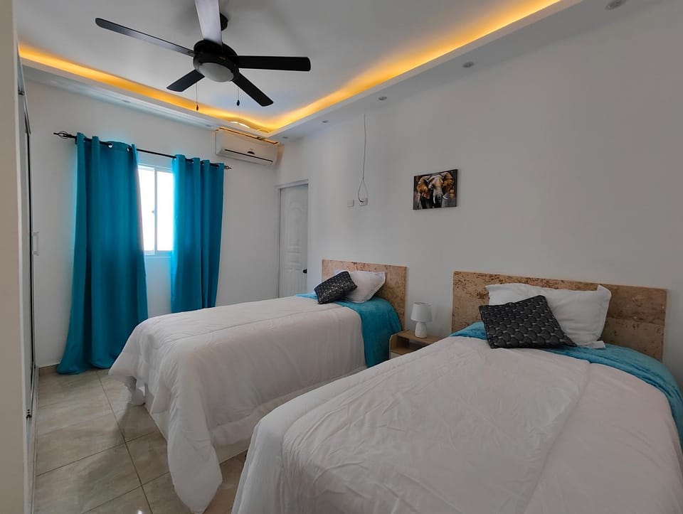 Azure Breeze Hotel Hotel in Los Melones