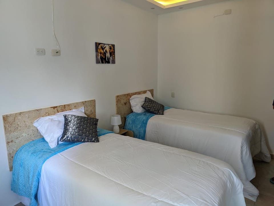 Azure Breeze Hotel Hotel in Los Melones