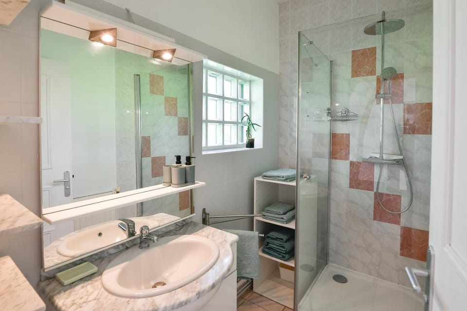 Bathroom, Living room