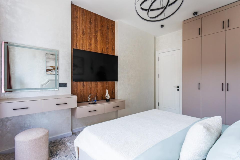 TV and multimedia, Bedroom, bunk bed, wardrobe