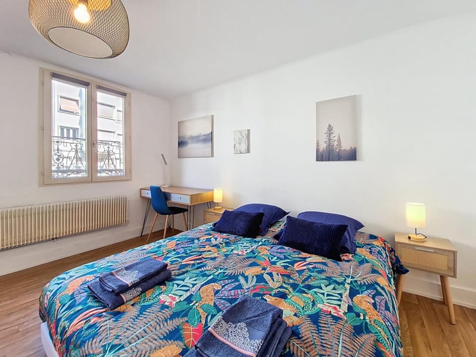 Bed, Photo of the whole room, Bedroom