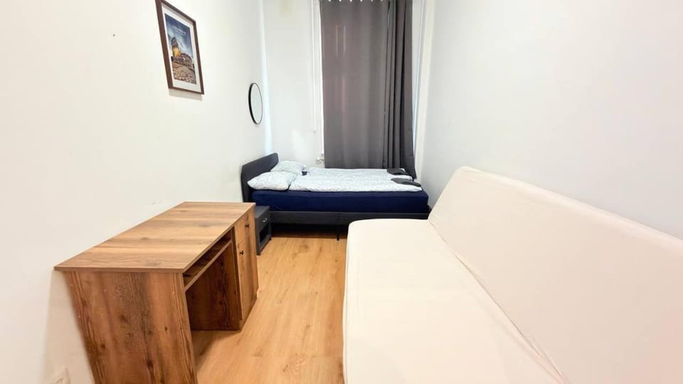 Spacious Apartment for Group Stays - 15 Min from Airport & City Center, 5 Min from Vienna Main-Bus Station EZ11 Apartment in Vienna
