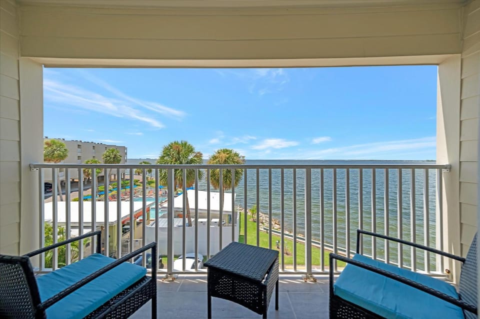 The Flamingo Balcony Waterview Heated Pool House in Tampa