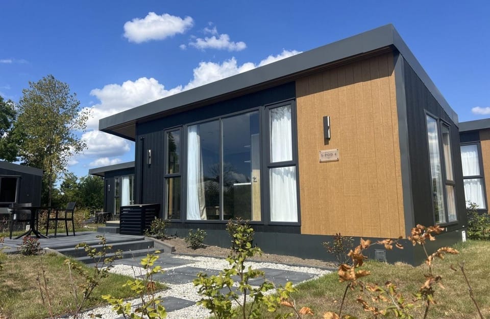 Property building, Facade/entrance, Off site