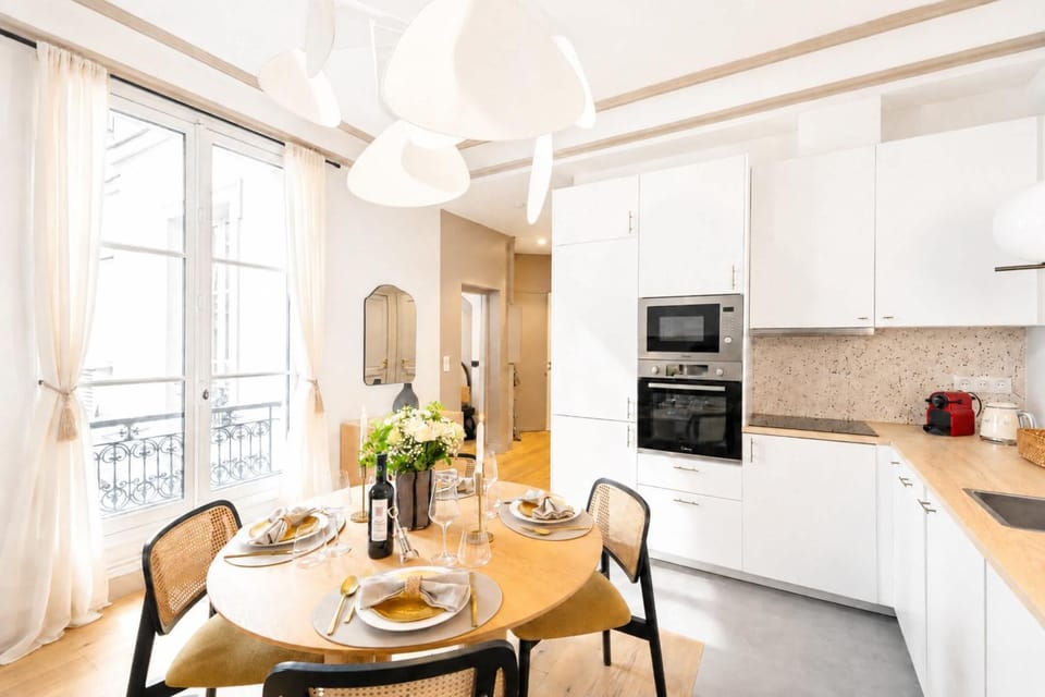 Kitchen or kitchenette, Living room, Seating area, Dining area, dishwasher, microwave, oven, stove, toaster, washing machine