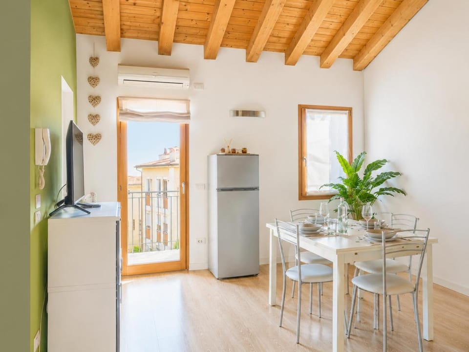 View (from property/room), Floor plan, Dining area, Lunch, Inner courtyard view