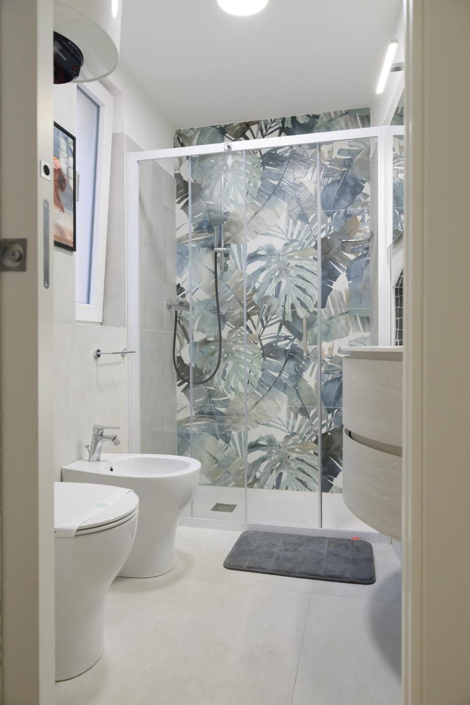 Shower, Toilet, Bathroom, towels
