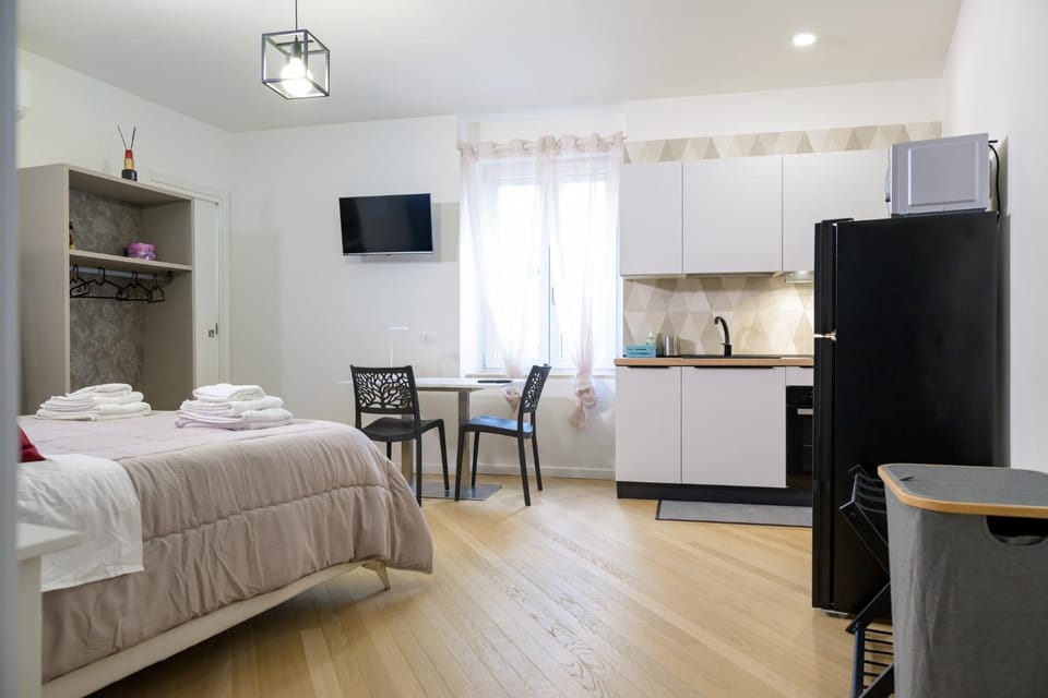 TV and multimedia, Dining area, Bedroom, stove