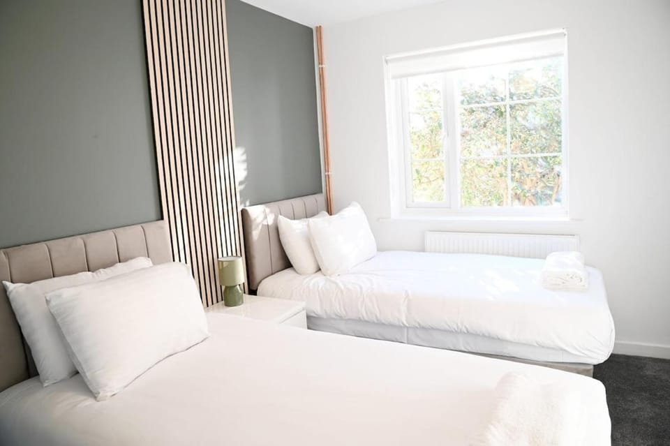 3-Bed in Desirable Mapperley Park Near City Centre Apartment in Nottingham