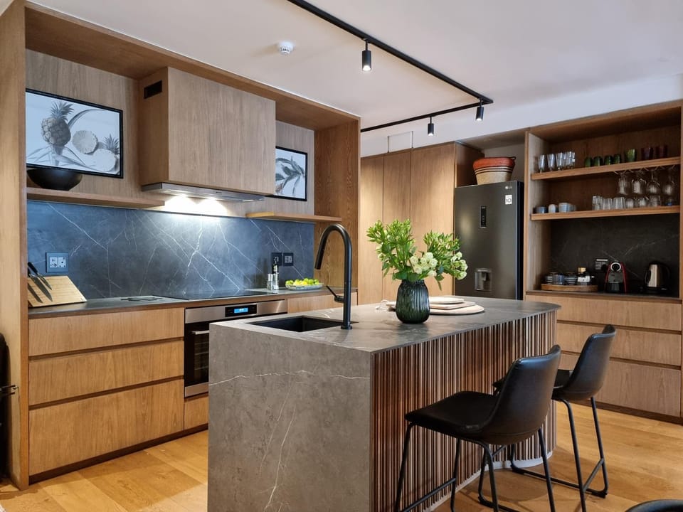 Kitchen or kitchenette, Dining area, stove