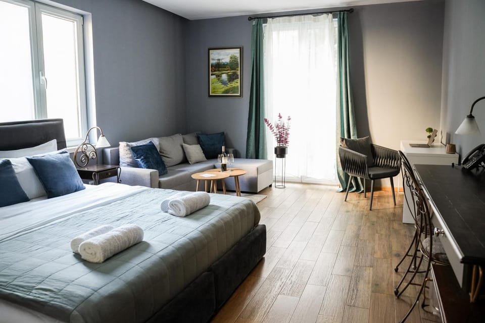 Bed, Living room, Bedroom