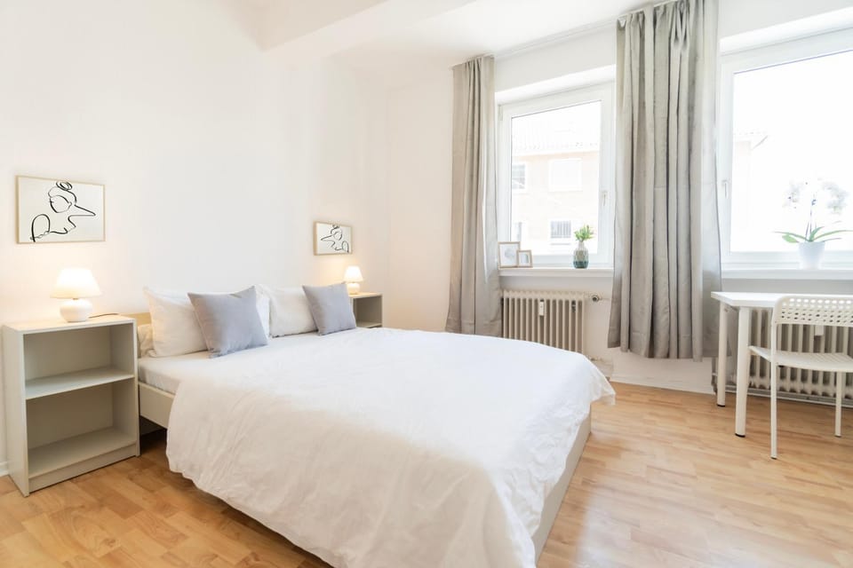 Bed, Photo of the whole room, Bedroom