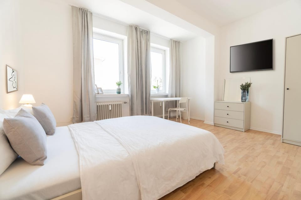 Bed, TV and multimedia, Photo of the whole room, Bedroom, wardrobe