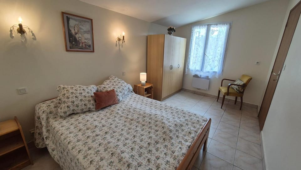 Bed, Photo of the whole room, Bedroom, wardrobe
