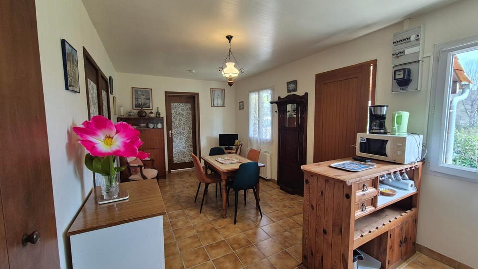 TV and multimedia, Kitchen or kitchenette, Dining area