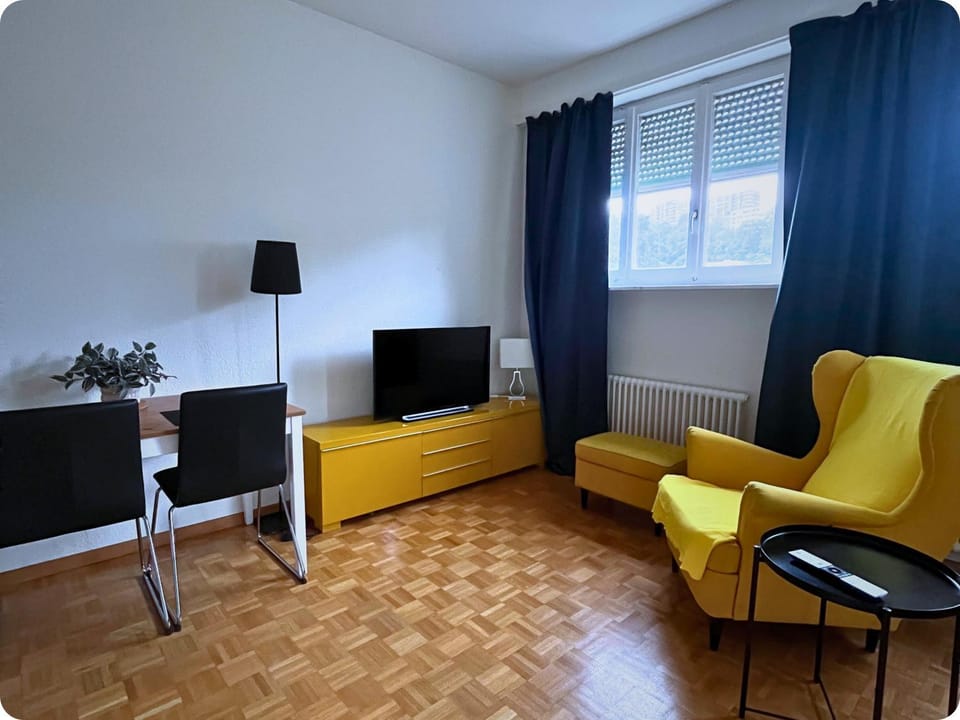 Communal lounge/ TV room, TV and multimedia, Seating area