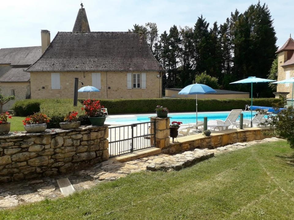 Property building, Pool view, Swimming pool