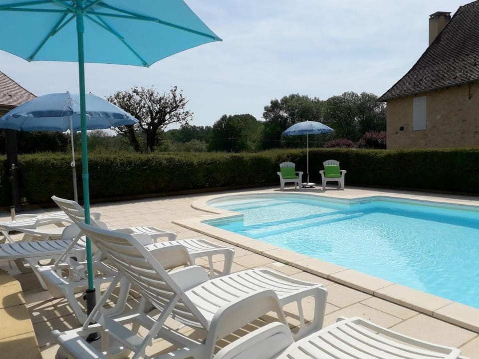 Pool view, Swimming pool, sunbed