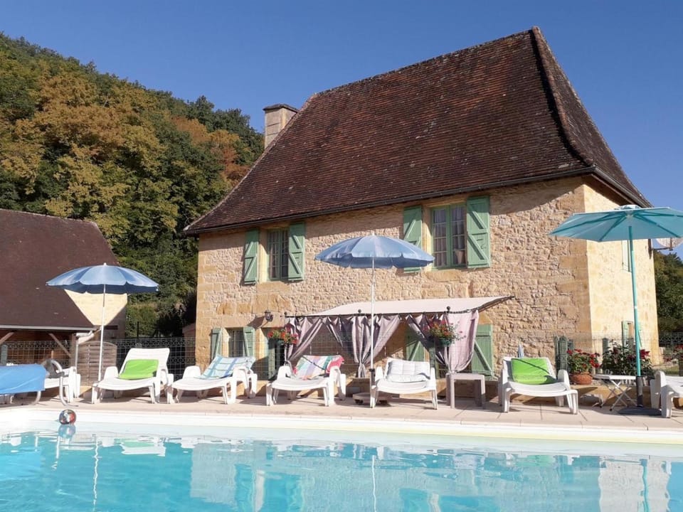Property building, Pool view, Swimming pool, sunbed
