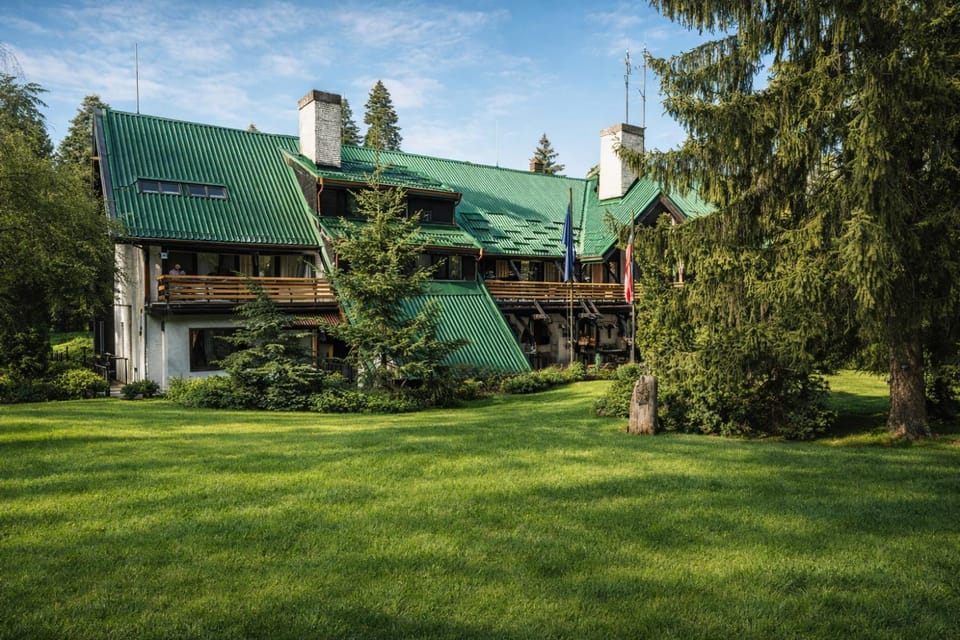 Property building, Spring, Day, Natural landscape, Garden, Garden view
