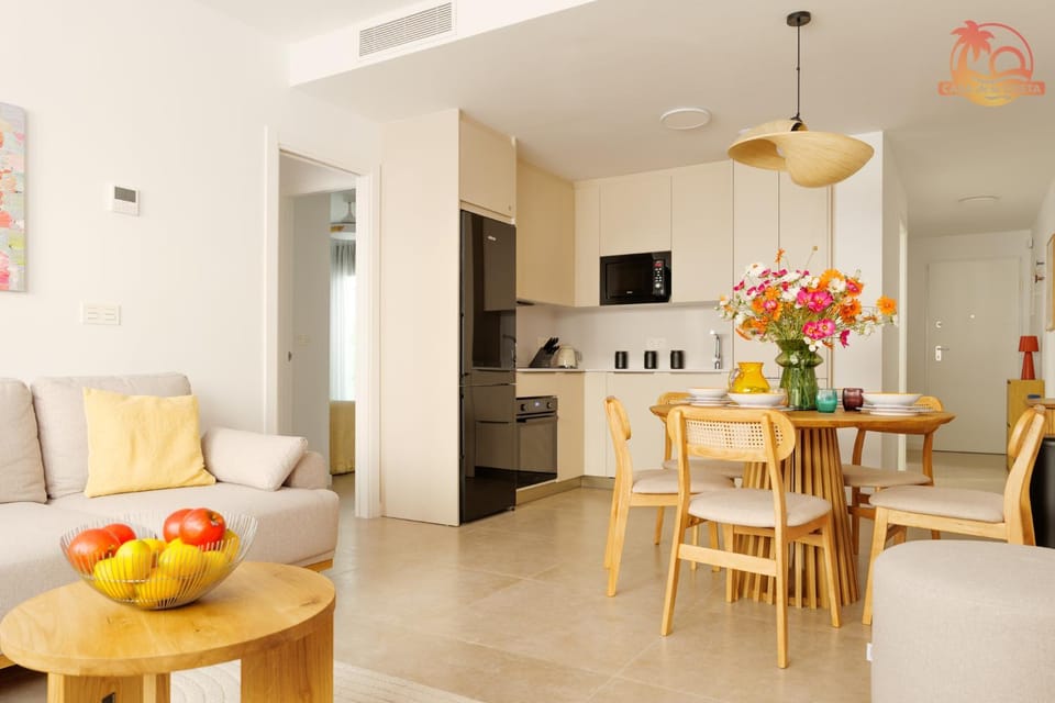 TV and multimedia, Kitchen or kitchenette, Living room, Seating area, Dining area, oven