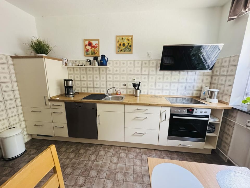 Kitchen or kitchenette, Living room