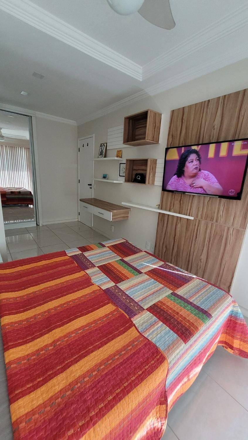 Bed, TV and multimedia, Bedroom