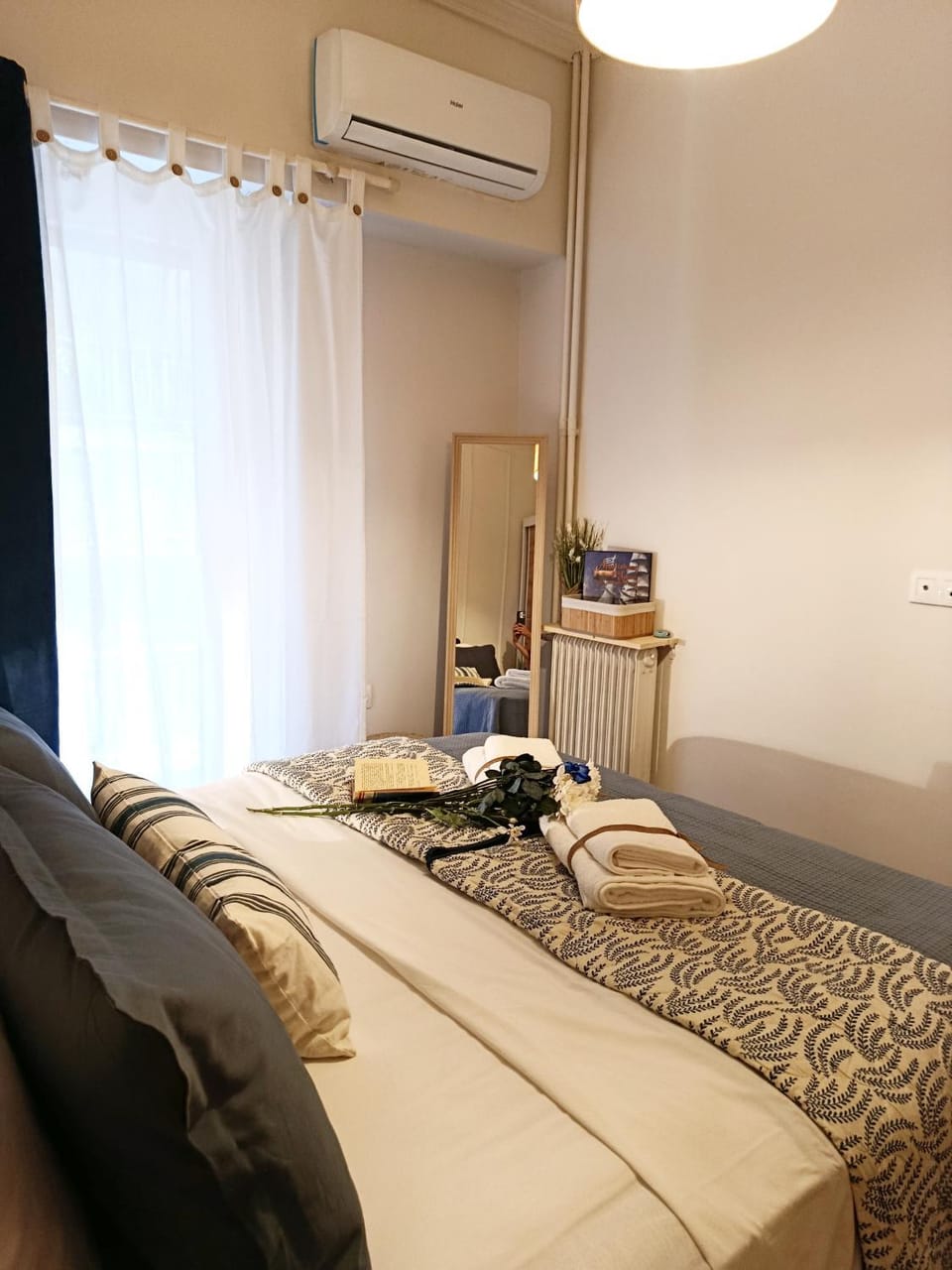Bed, Bedroom, air conditioner