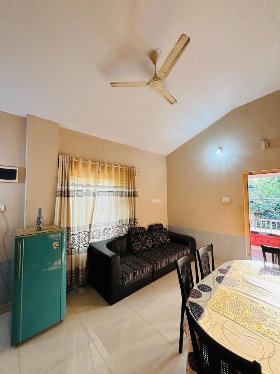 Seating area, Dining area