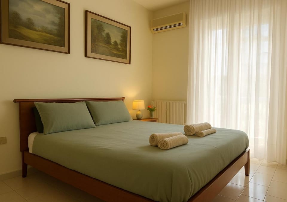Bed, Photo of the whole room, Bedroom, towels, air conditioner