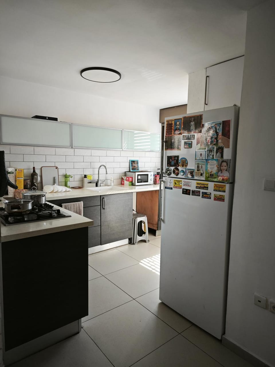 Coffee/tea facilities, Kitchen or kitchenette, stove