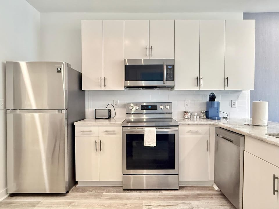 Coffee/tea facilities, Kitchen or kitchenette, dishwasher, oven, stove, toaster