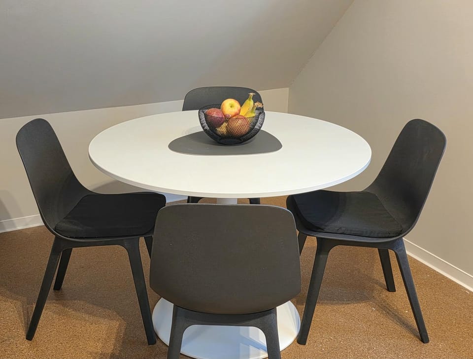 Kitchen or kitchenette, Seating area, Dining area, Communal kitchen