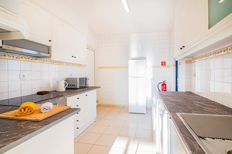 Kitchen or kitchenette, dishwasher, oven, pet friendly, stove, toaster