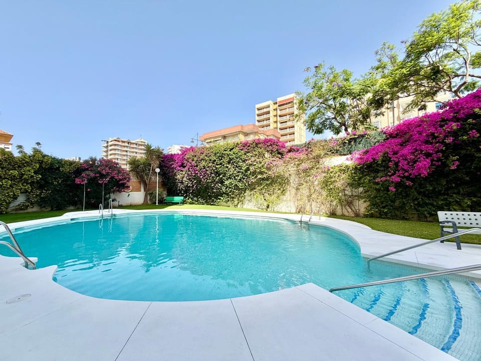 Luxury Beachfront Bright & Spacious by TuriVida Apartment in Fuengirola