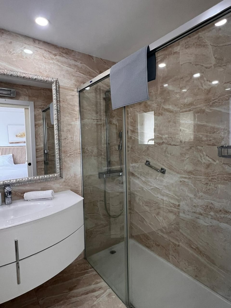 Luxury Beachfront Apartment Bright and Spacious by TuriVida Apartment in Fuengirola