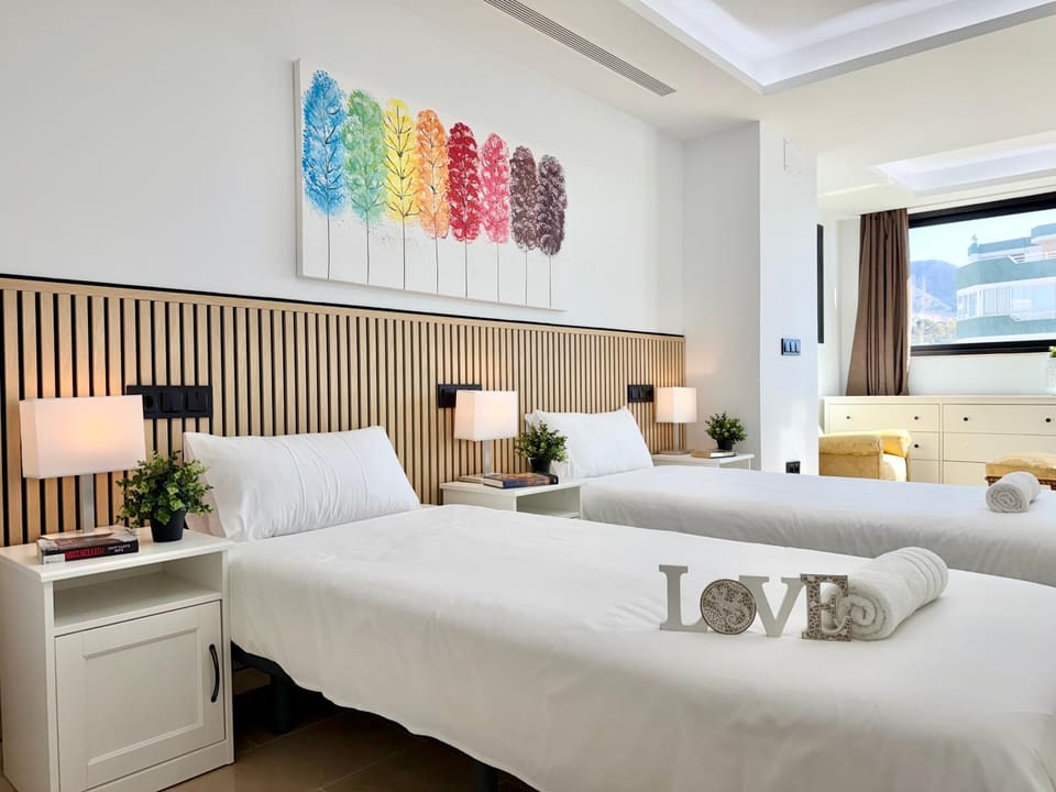 Luxury Beachfront Bright & Spacious by TuriVida Apartment in Fuengirola