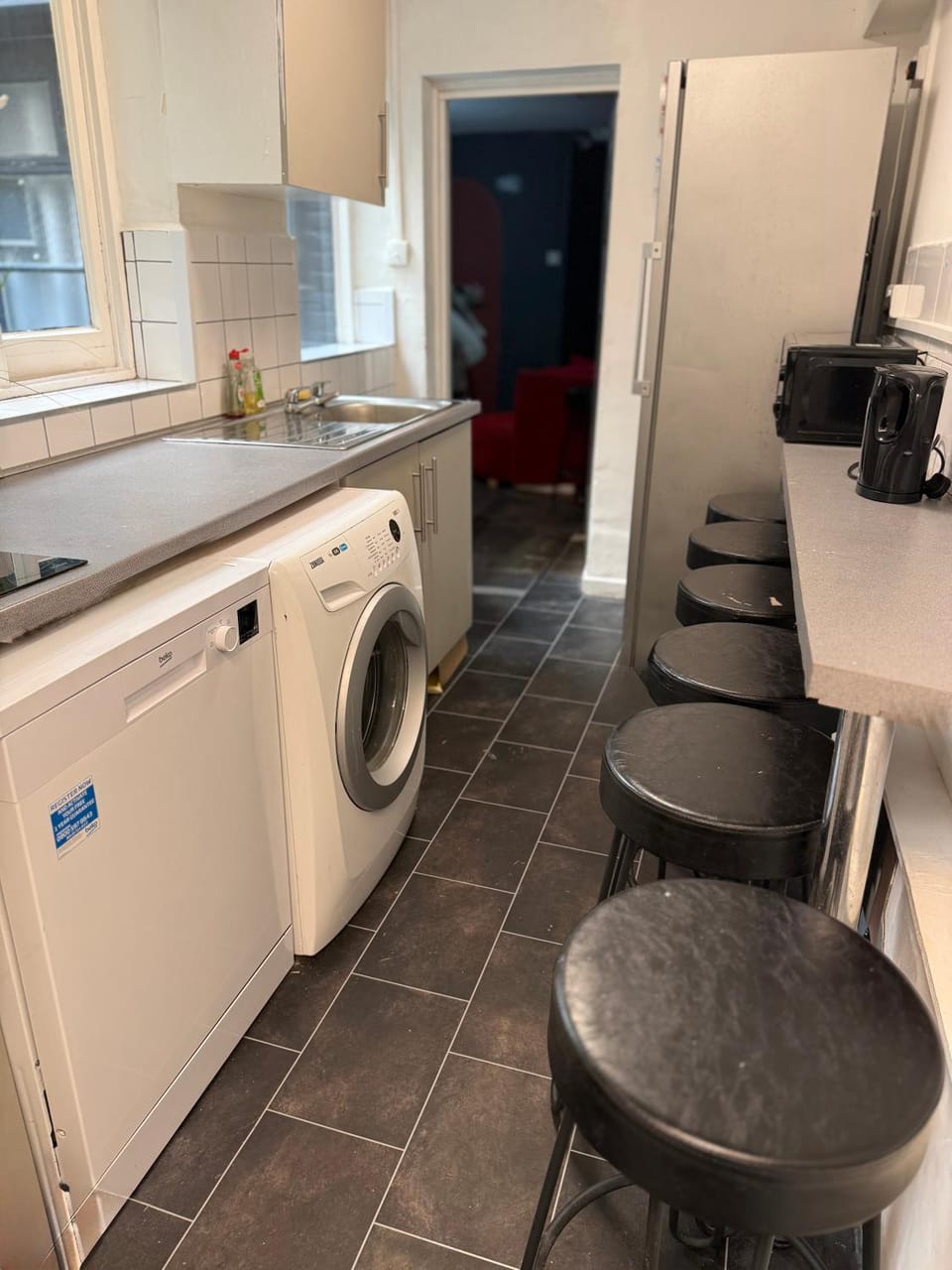 Kitchen or kitchenette, stove, washing machine
